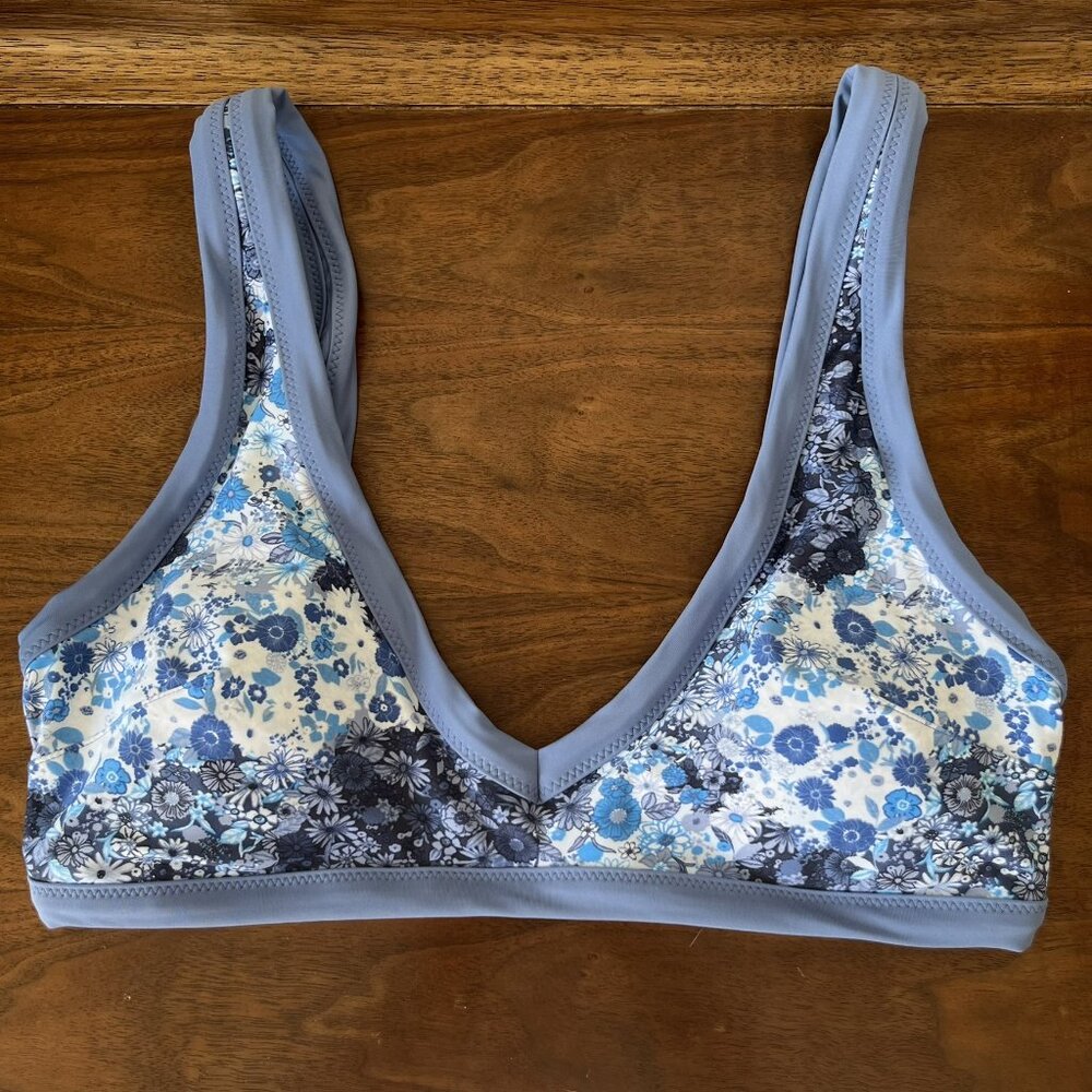 NWT Aerie Blue Floral Print Bikini Top Size LARGE L Scoop Swim Top White New